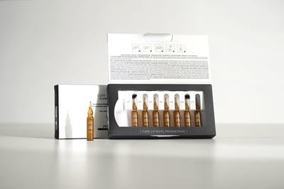 Etui ouvert cure intense v lift active 2 scaled