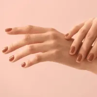 Vernis a ongles brun nude couleur caramel 618904 embellissetvous fr 2 